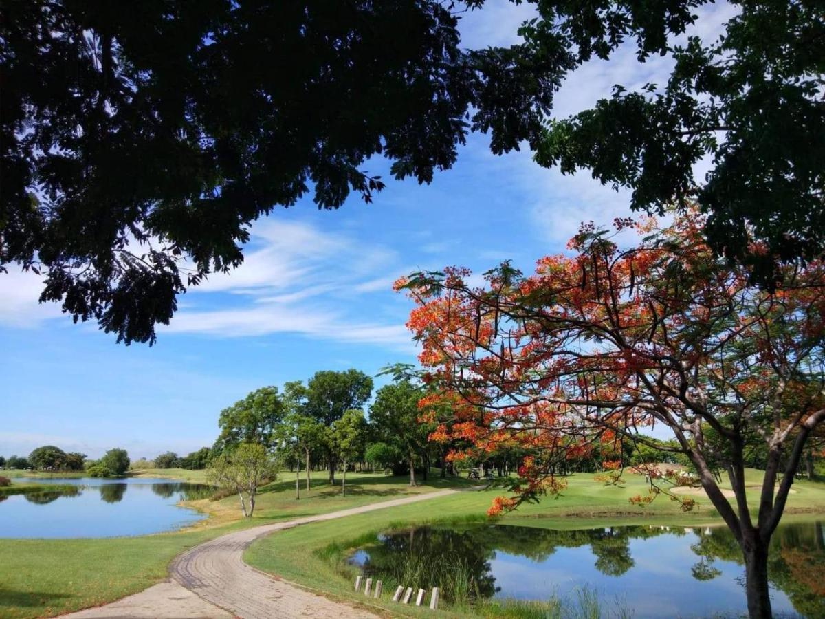 Uniland Golf & Resort Nakhon Pathom Buitenkant foto