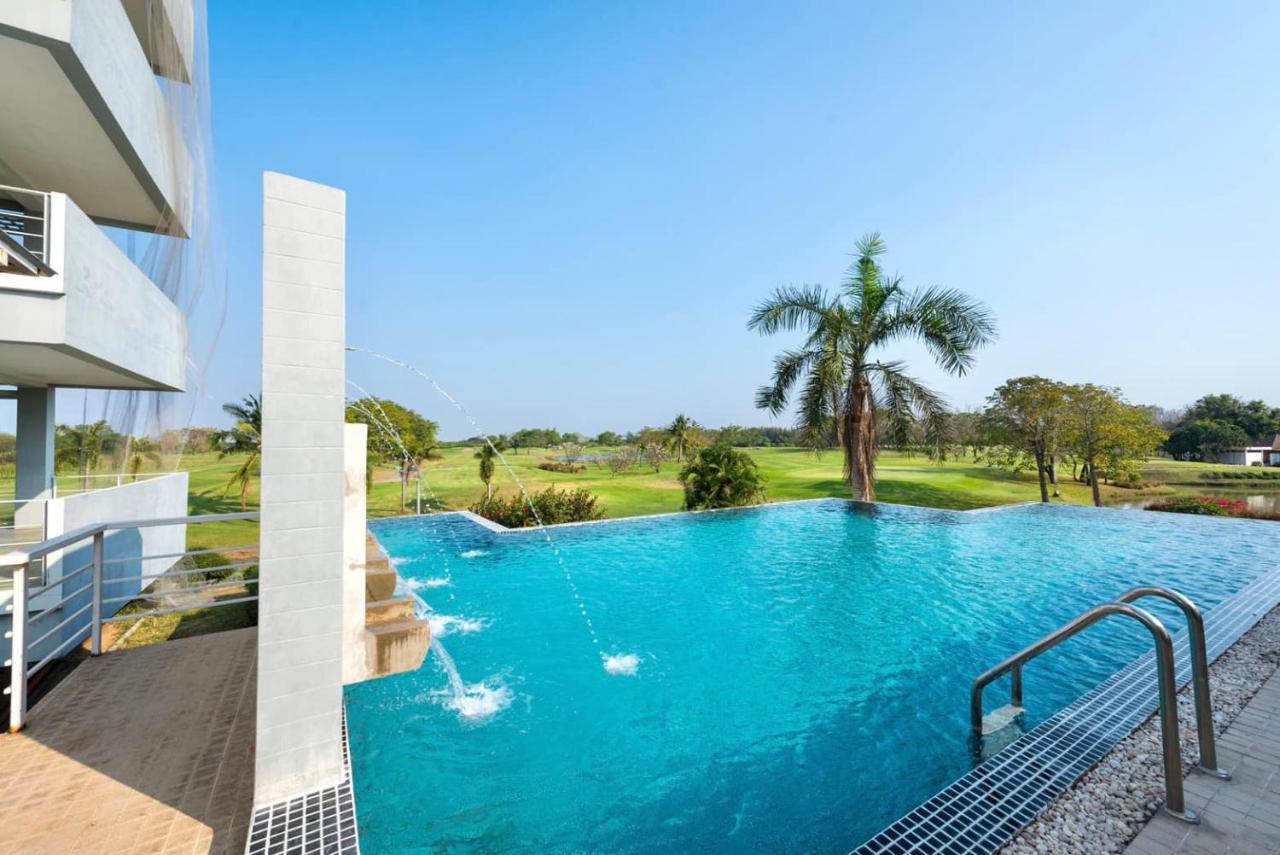 Uniland Golf & Resort Nakhon Pathom Buitenkant foto